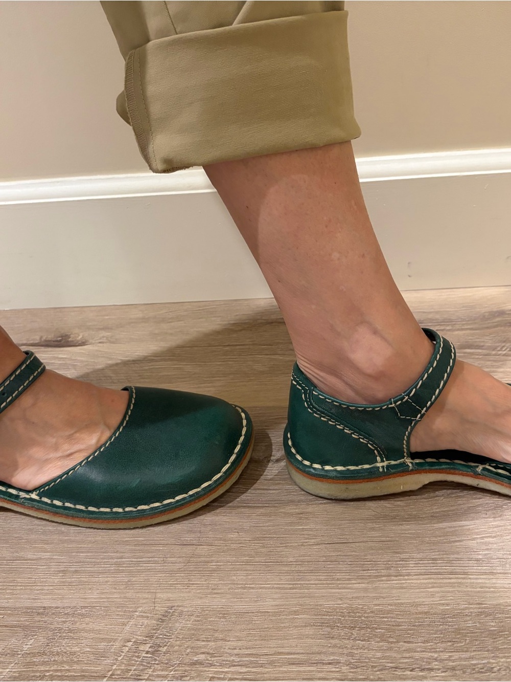 Duckfeet Mols Green Leather Mary Jane Sandals - Picture 4 of 7